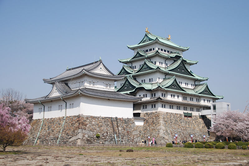Nagoya Castle. Click the photo to send an e-mail.